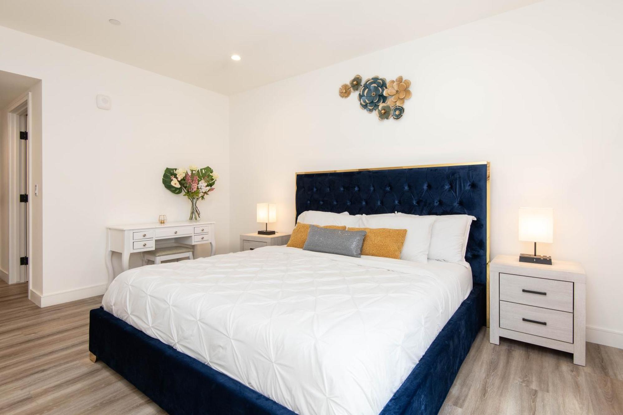 Regency Modern Apartments Glendale Bagian luar foto