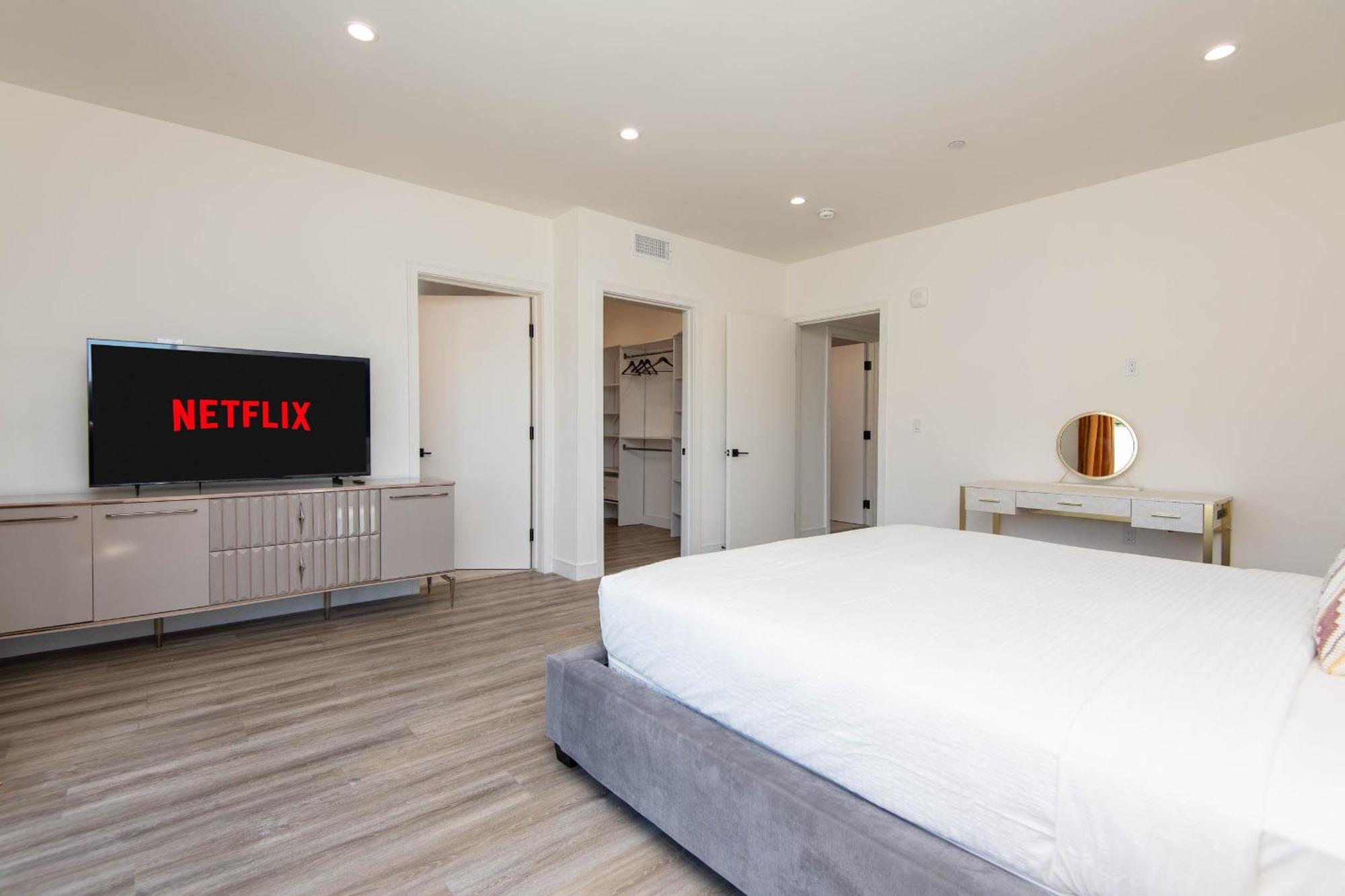 Regency Modern Apartments Glendale Bagian luar foto