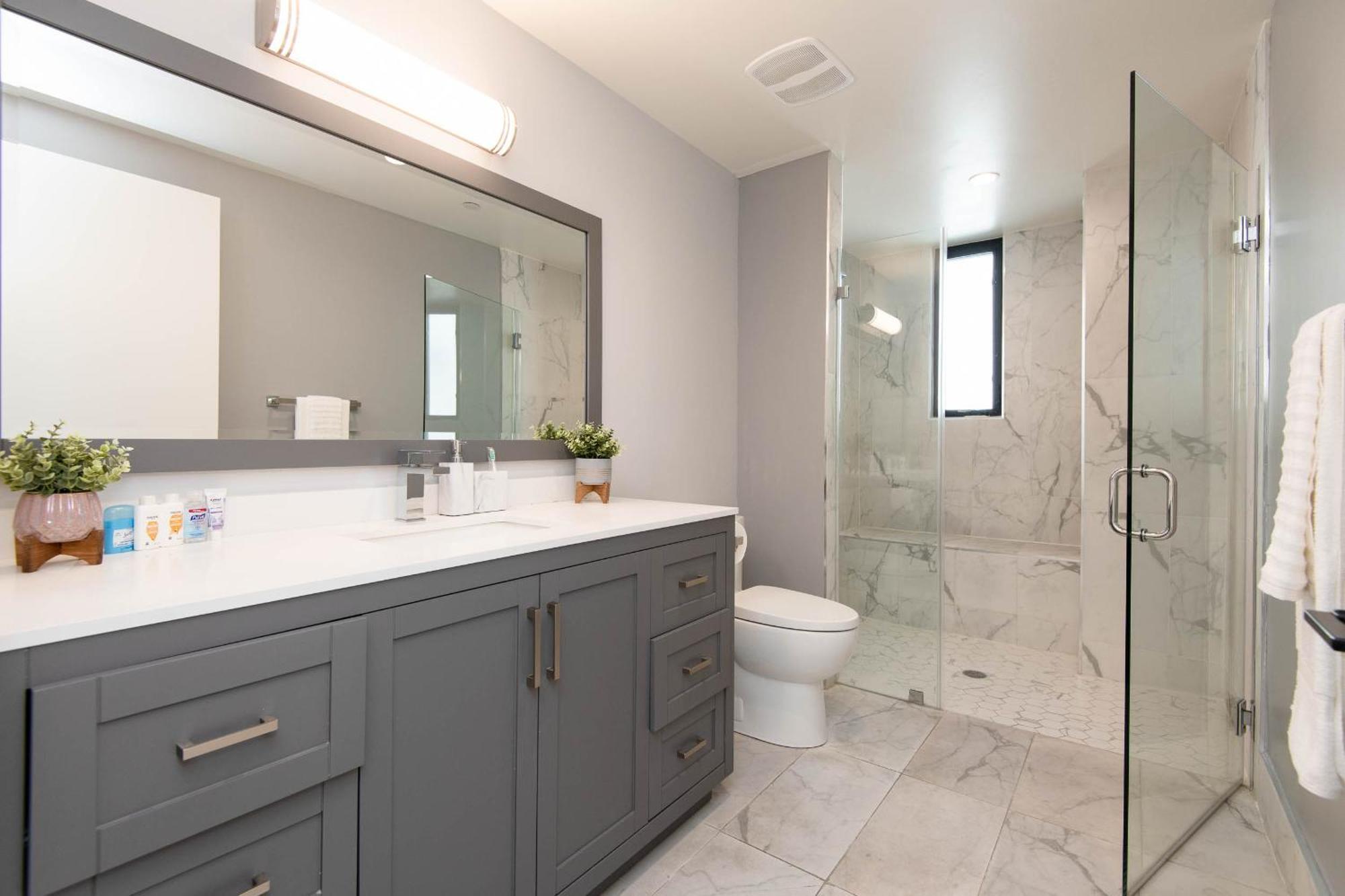 Regency Modern Apartments Glendale Bagian luar foto