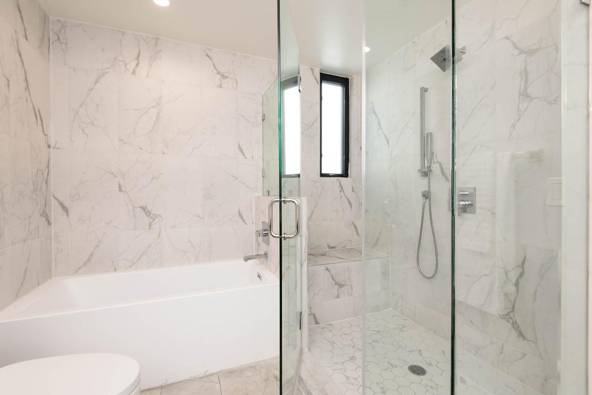 Regency Modern Apartments Glendale Bagian luar foto