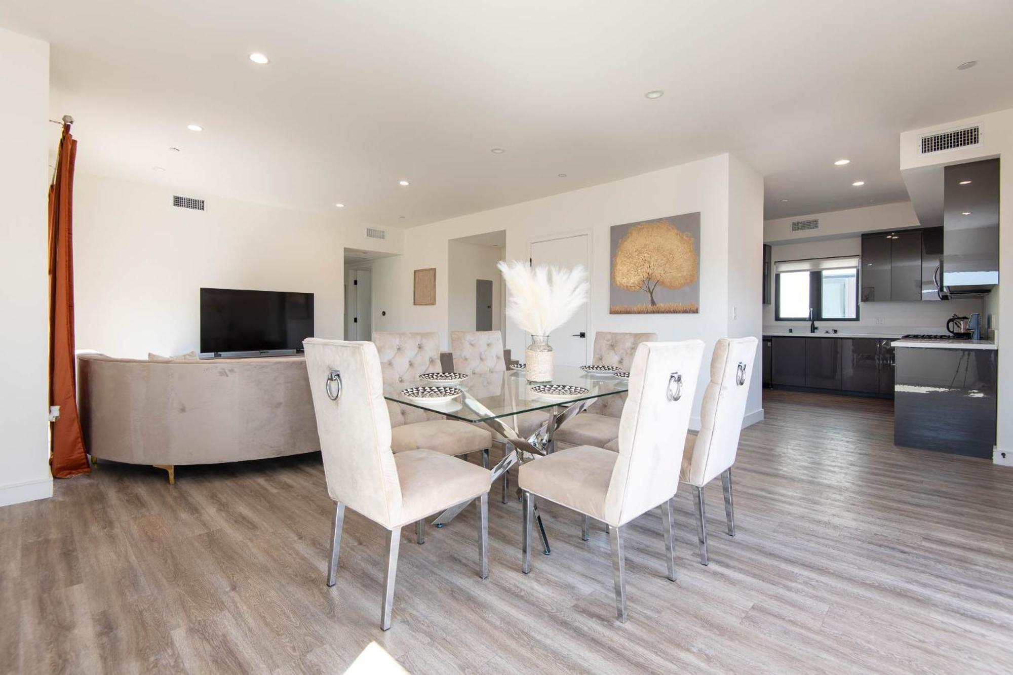 Regency Modern Apartments Glendale Bagian luar foto