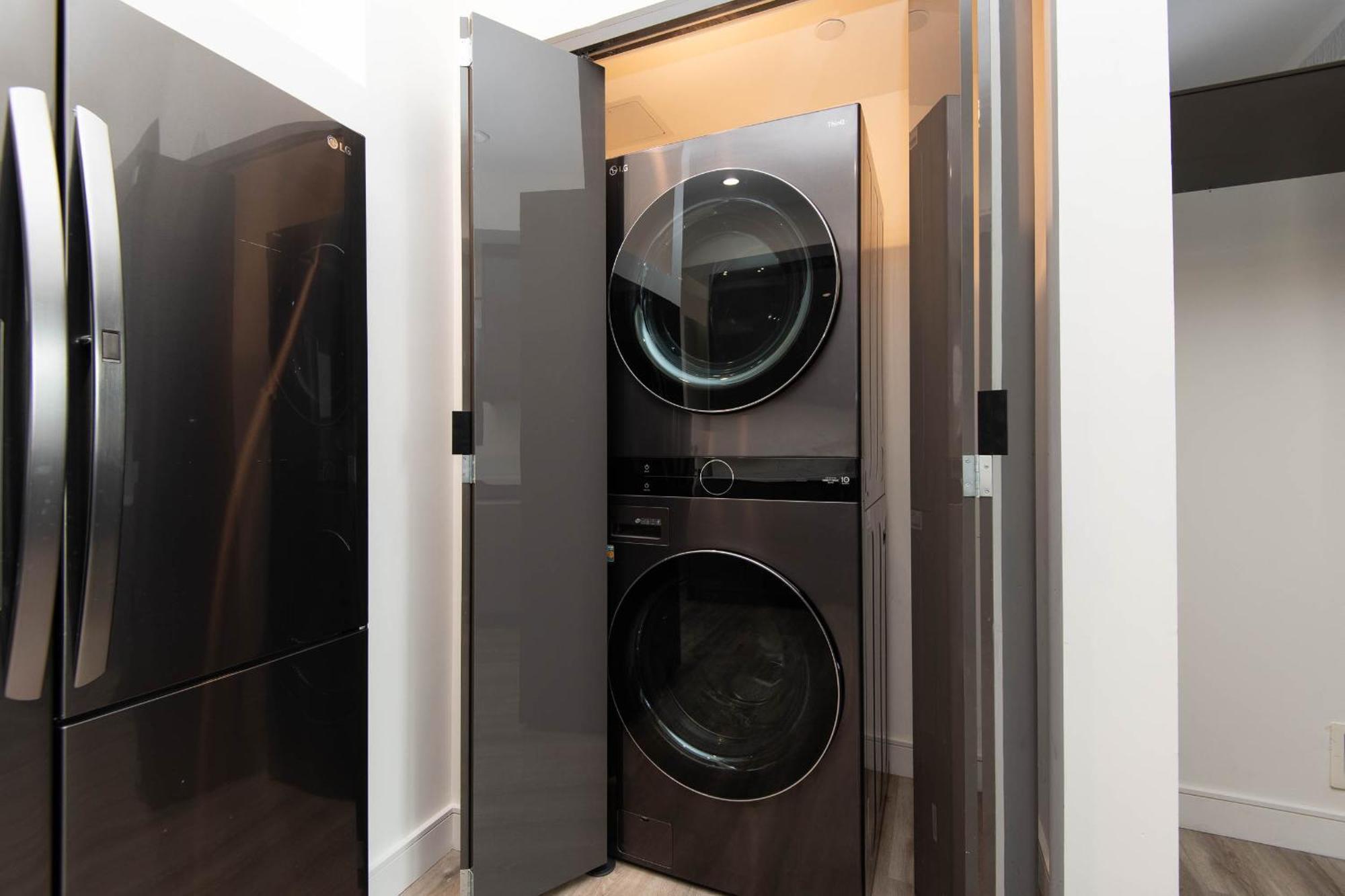 Regency Modern Apartments Glendale Bagian luar foto