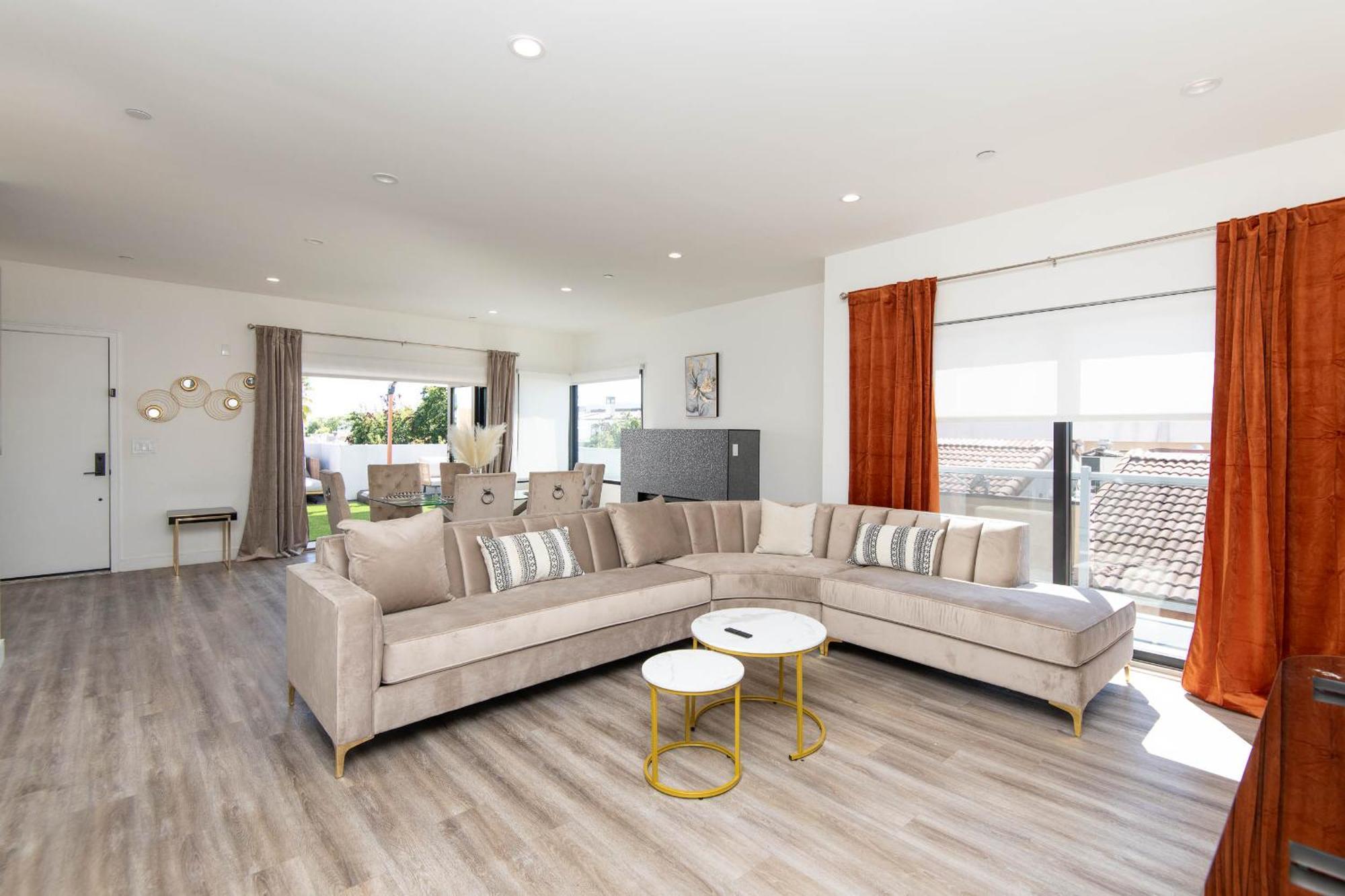 Regency Modern Apartments Glendale Bagian luar foto