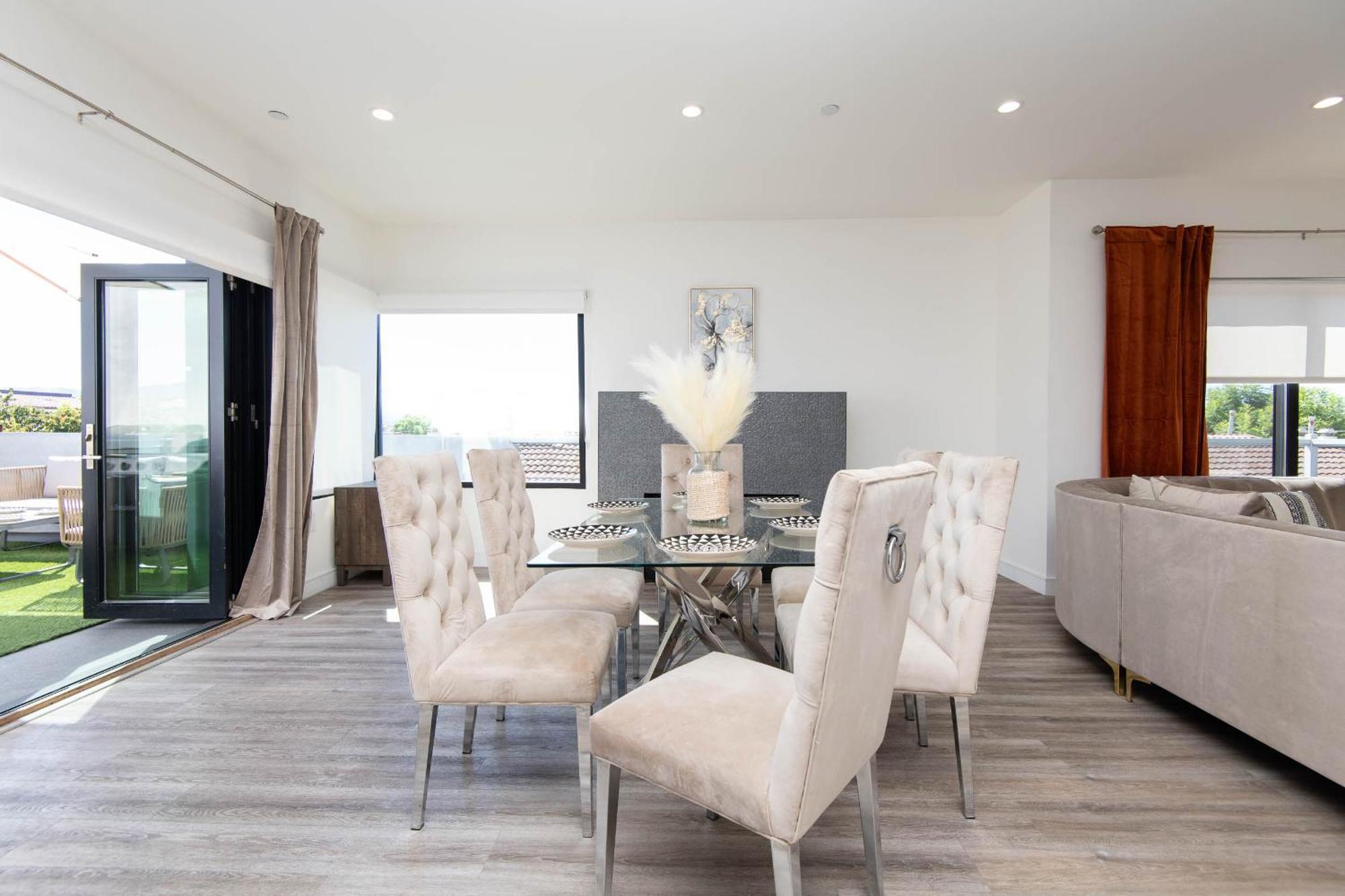 Regency Modern Apartments Glendale Bagian luar foto